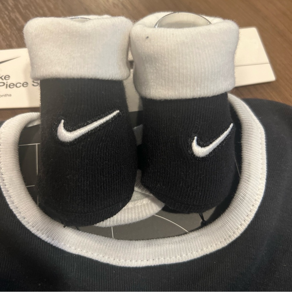Nike Infant Booties Black and White and bid